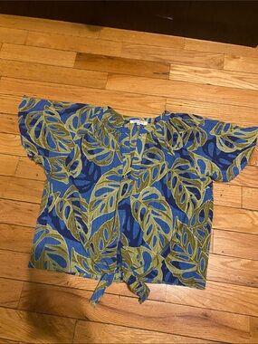 Rose & Olive Blue and Olive Leaf Print Top
